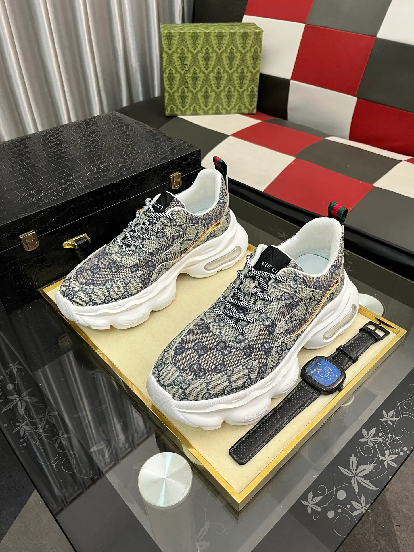 Men's shoes💰438⌚️⌚️[Gucci] Gucci's new men's genuine leather casual shoes, the highest version on the market, any comparison is welcome🆚! The original leather has excellent texture and is super high-end! Fetal sheep net lining imported from Italy, removable pad! Luxurious materials and fine workmanship, highly recommended! Code number: 38-444️⃣Colors available